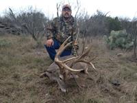 Texas Whitetail Hunts with professional hunting guide Dan Moody Hunting Services in Texas
