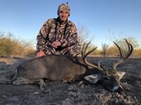 Texas Whitetail Hunts with professional hunting guide Dan Moody Hunting Services in Texas