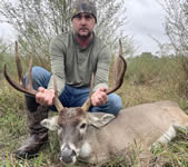 Texas Whitetail Hunts with professional hunting guide Dan Moody Hunting Services in Texas